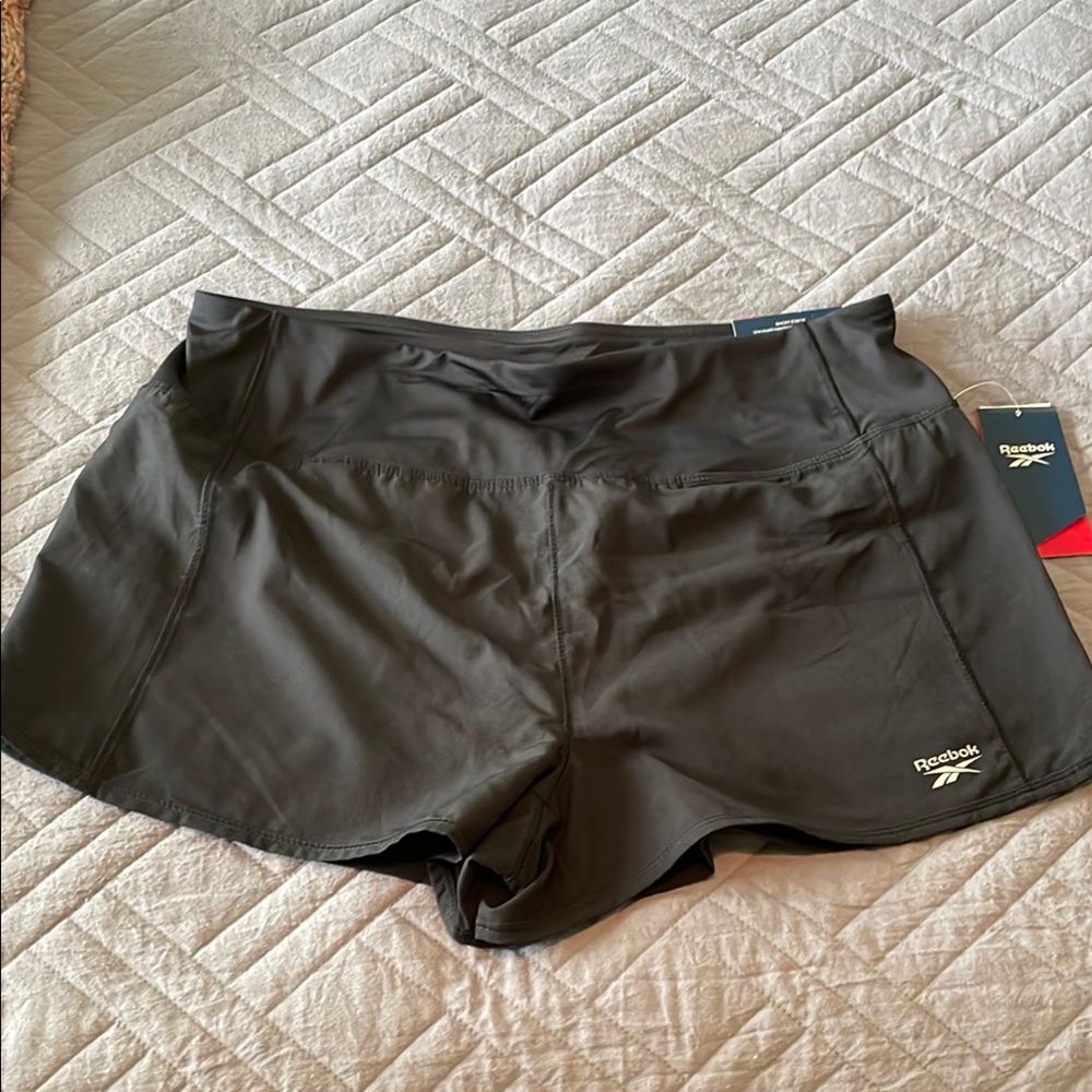 Reebok women’s harmony vector Black high rise slim Short XL